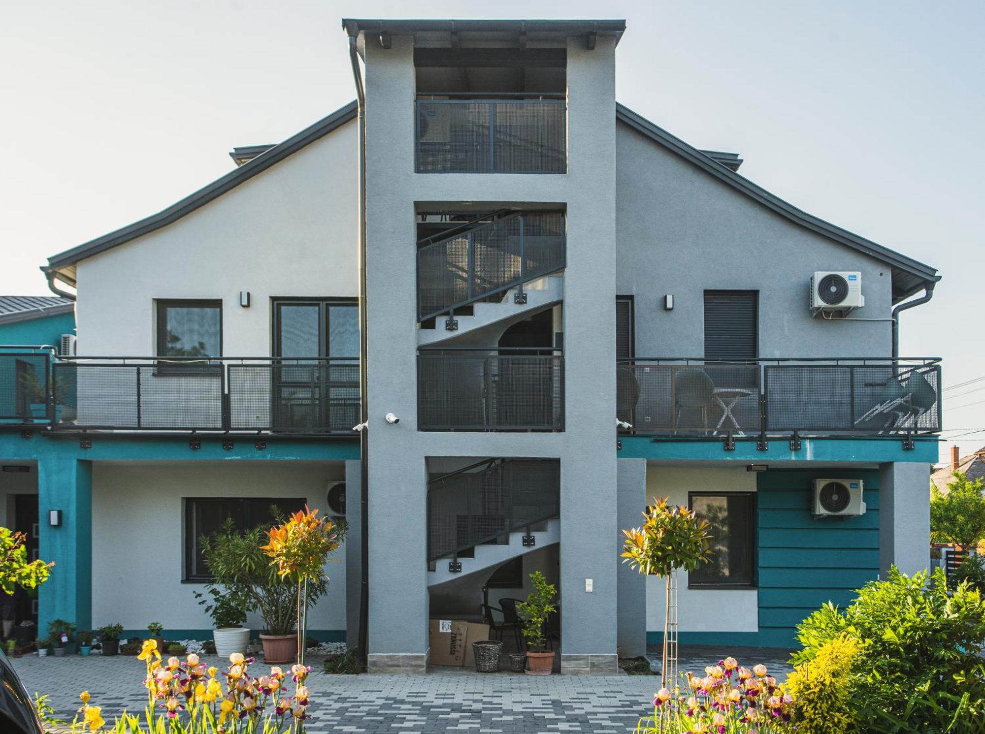 Magdi Vendeghaz A-b Apartment Celldomolk